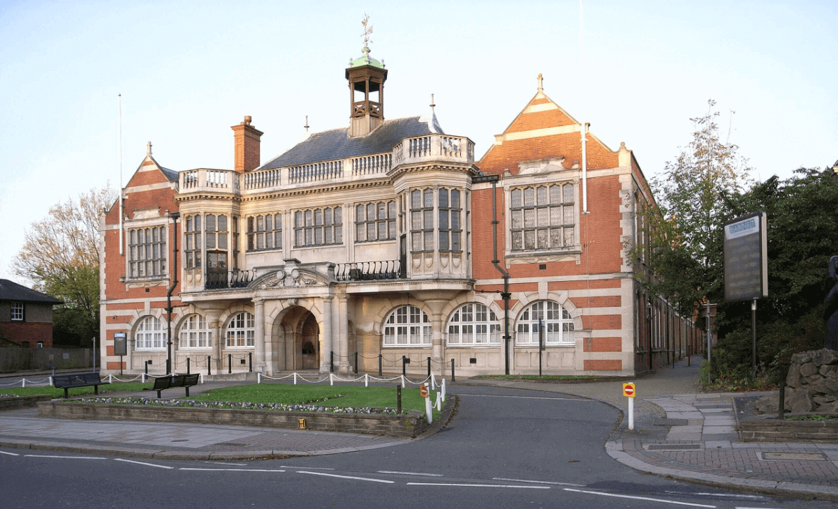 By Steve Cadman from London, U.K. - Hendon Town Hall